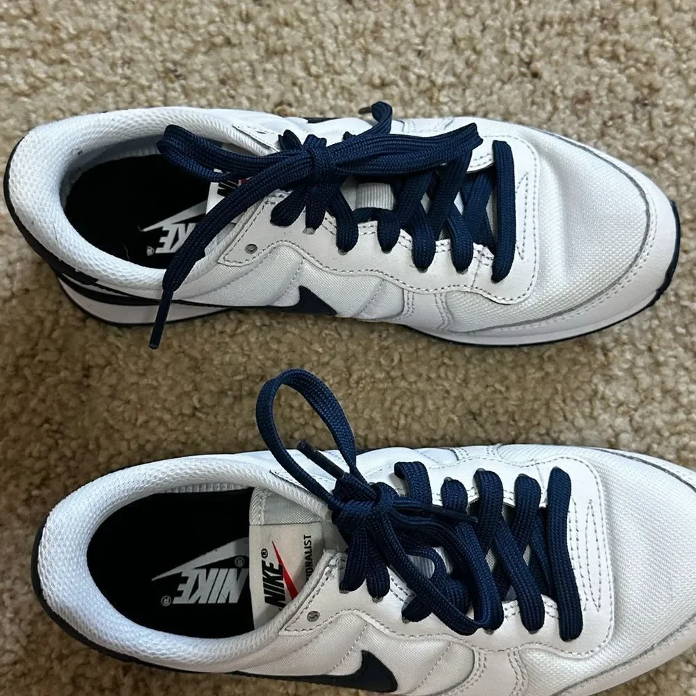 NWOT Nike Internationalist Shoes size 6
